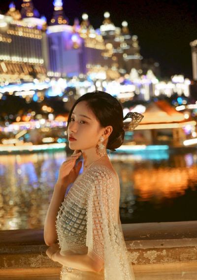 巨大女英雄在线看完整版免费_手机MP4字幕高清版在线播放